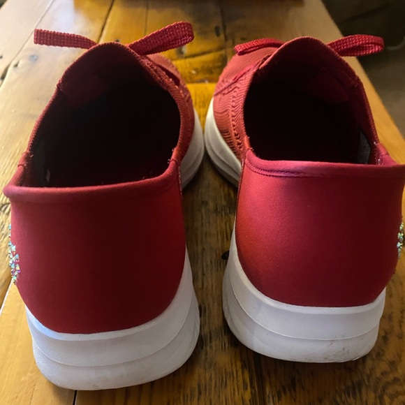 Women’s Red Skechers slip-ins, size 8.5. Worn just once or twice. - Picture 3 of 13